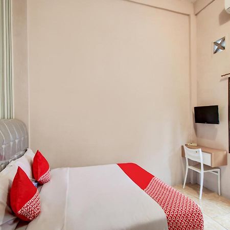 Oyo 3389 Sonya Homestay Syariah Tebing Tinggi Екстер'єр фото