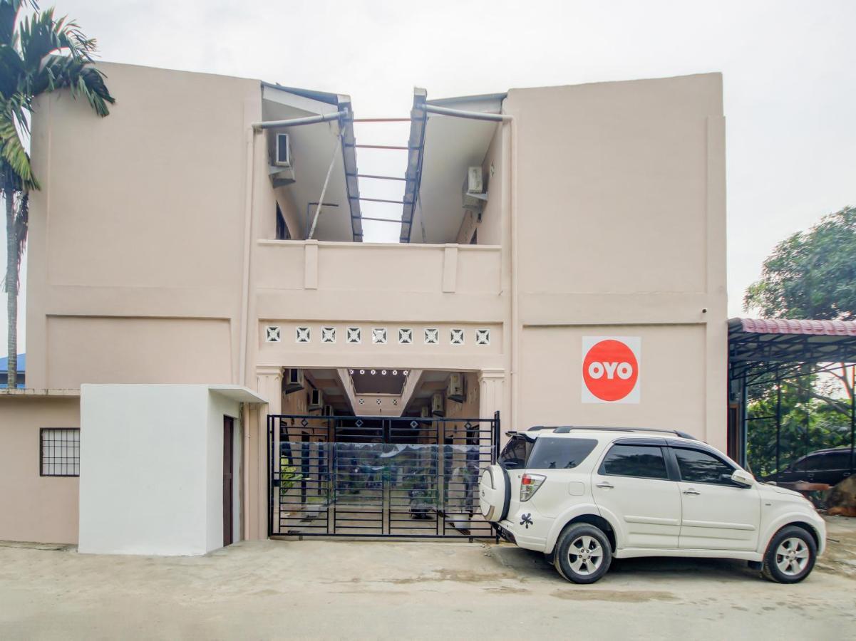 Oyo 3389 Sonya Homestay Syariah Tebing Tinggi Екстер'єр фото