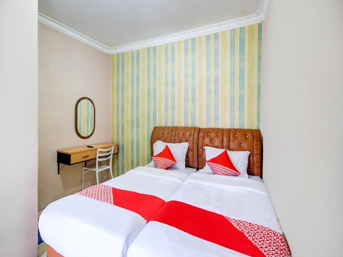 Oyo 3389 Sonya Homestay Syariah Tebing Tinggi Екстер'єр фото