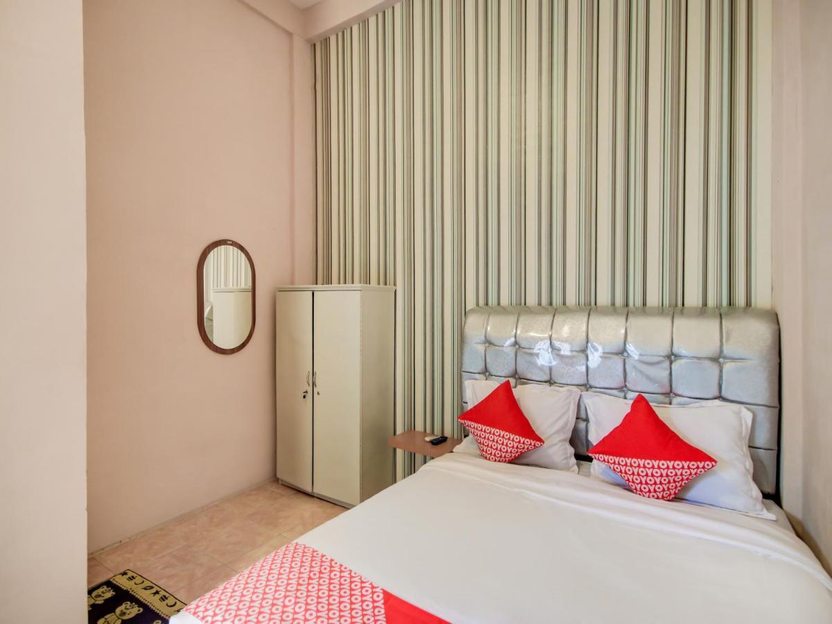 Oyo 3389 Sonya Homestay Syariah Tebing Tinggi Екстер'єр фото